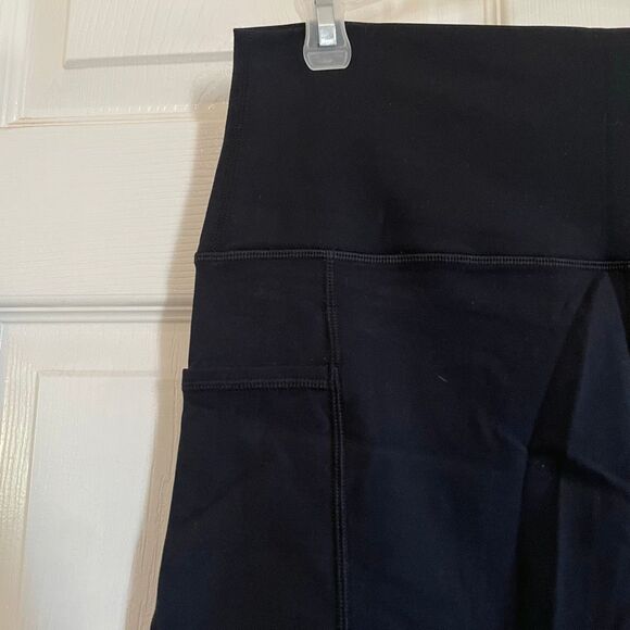 HeyNuts Large Pro Biker Shorts High Waisted with Pockets - Picture 3 of 6